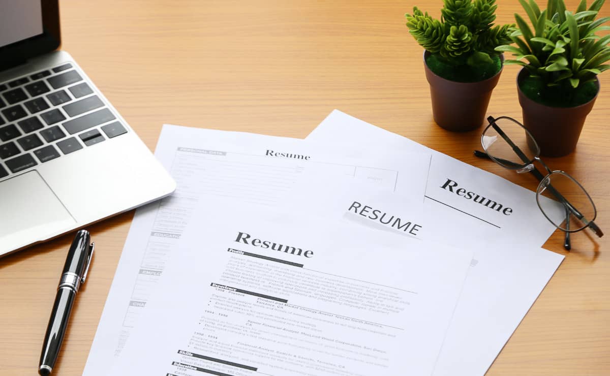resume on table Office Business